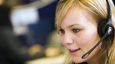 A_woman_working_on_a_call_centre